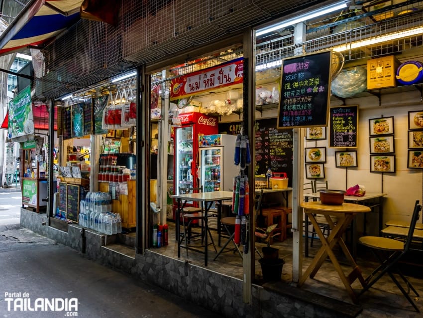 Comida callejera en el centro de Bangkok