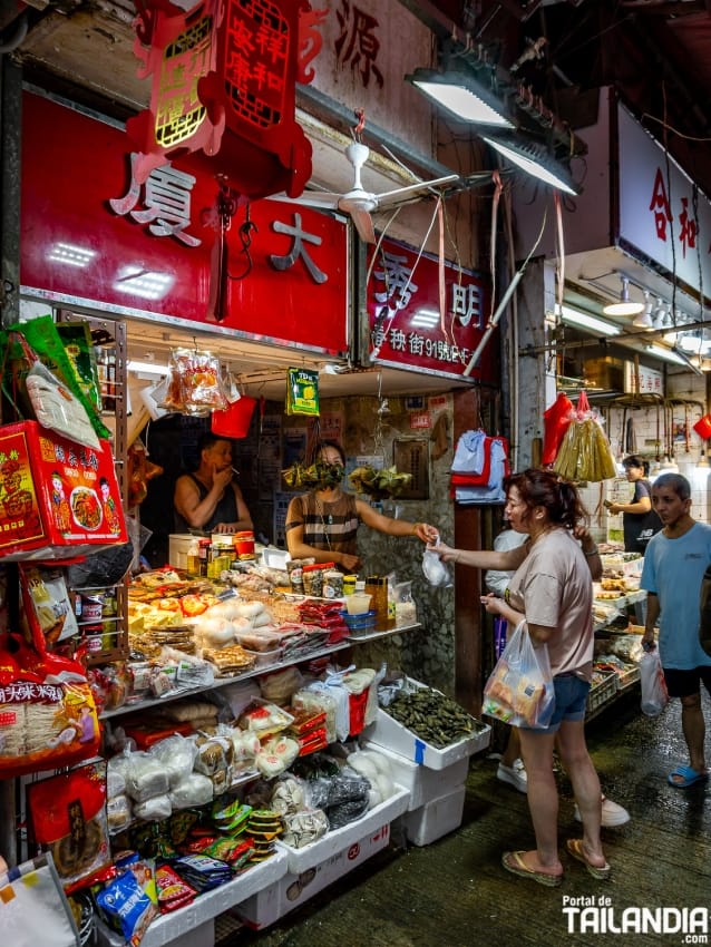 Comprando en el mercado callejero Chun Yeung