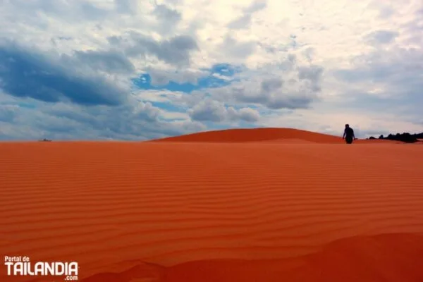 Dunas de arena en Mui Ne, el desierto de Vietnam Dunas de arena en Mui Ne, el desierto de Vietnam