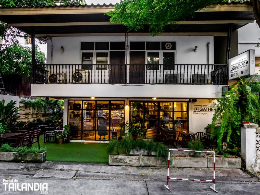 Entrada a Gather Coffee Shop de Bangkok