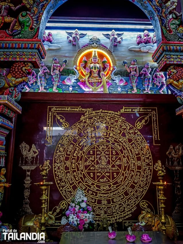 Interior del Templo hindú en Bangkok
