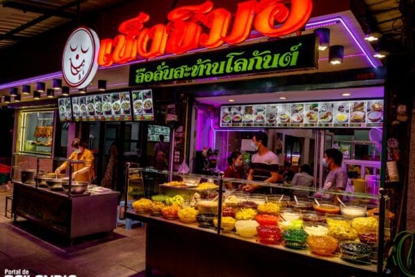 Kuay Jab y Cheng Sim Ee: Delicias nocturnas en Bangkok Kuay Jab y Cheng Sim Ee Delicias nocturnas en Bangkok