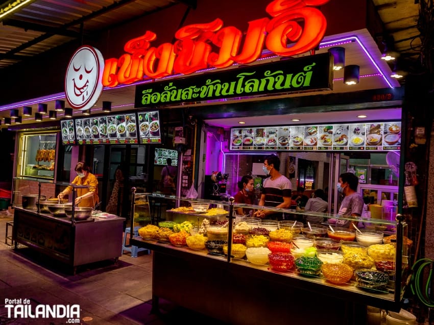 Kuay Jab y Cheng Sim Ee Delicias nocturnas en Bangkok