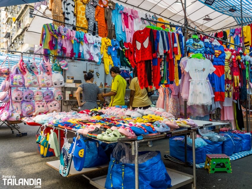 Ropa de nino en Ladies Market de Hong Kong