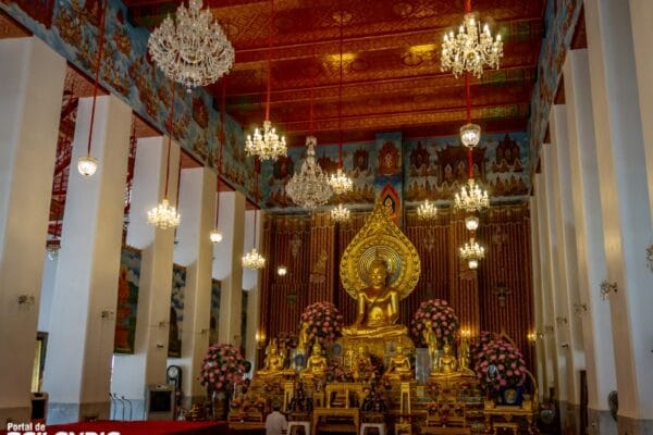 Templo Wat Chana Songkram en Khao San road Templo Wat Chana Songkram en Khao San road