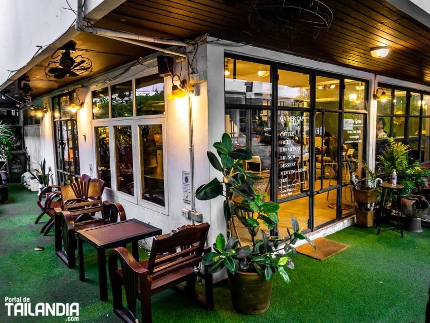 Terraza de la cafetería Gather Coffee Shop en Bangkok