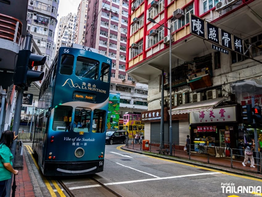 Tranvía en el mercado Chun Yeung de Hong Kong