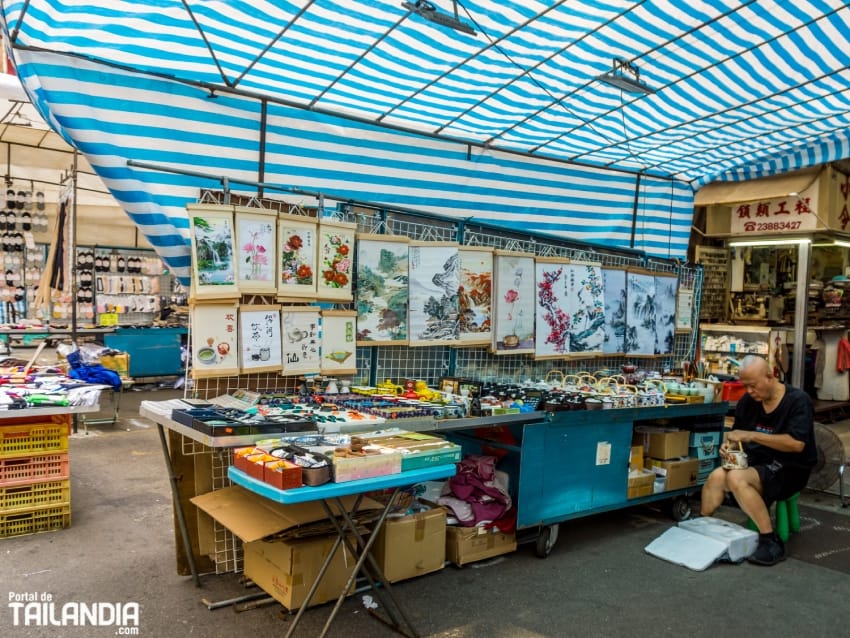 Venta de recuerdos en Ladies Market de Hong Kong