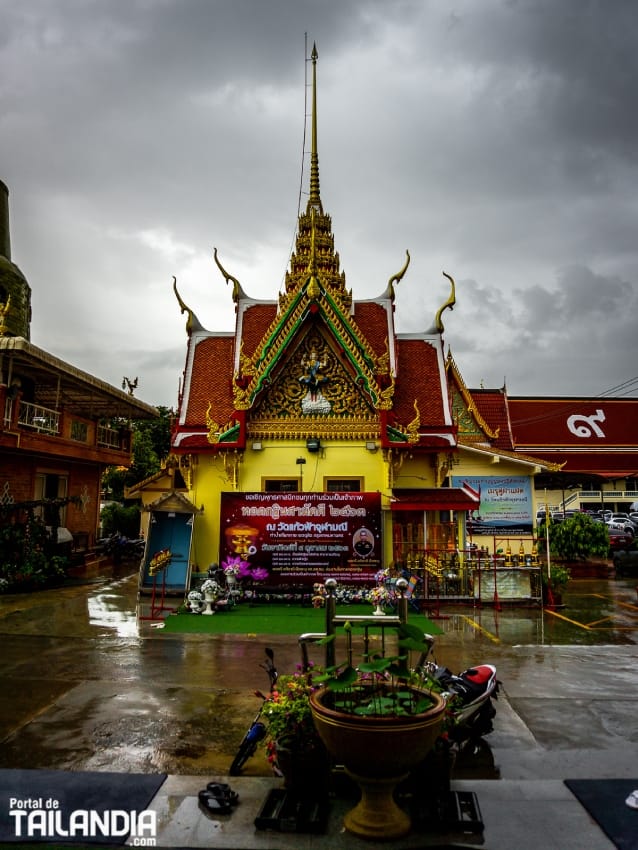 Visitando Templo Wat Kaew Fah Chulamanee de Bangkok