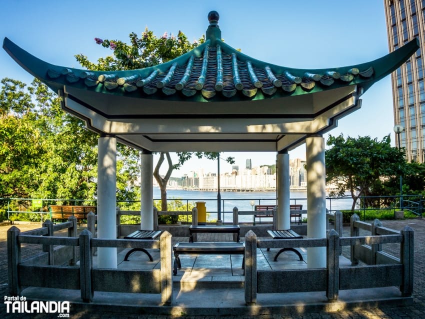 Descansando en Signal Hill Garden en Hong Kong