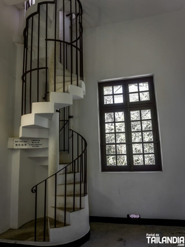 Escaleras de gato en torre de Signal Hill Garden