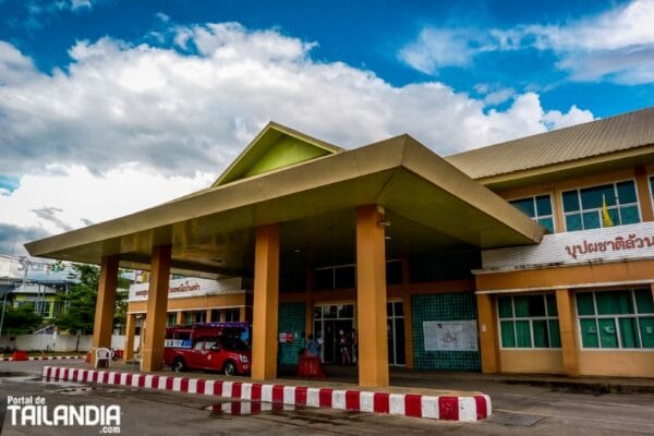 Estación de autobús en Chiang Mai Estación de autobús en Chiang Mai
