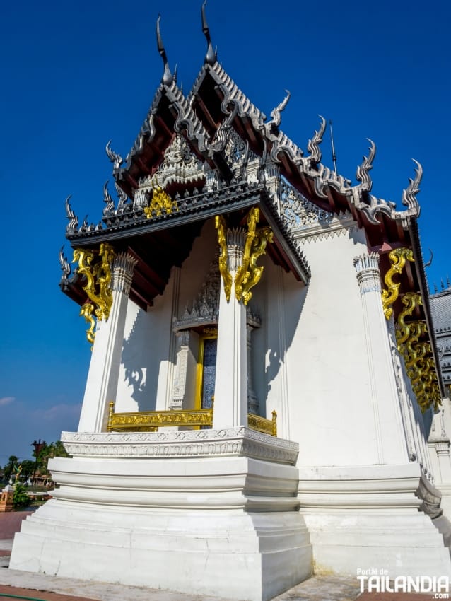 Exterior del templo en Muang Boran