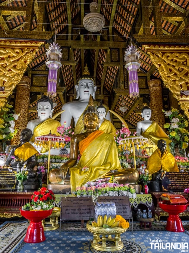 Interior Templo Wat Inthakhin Sadue Muang