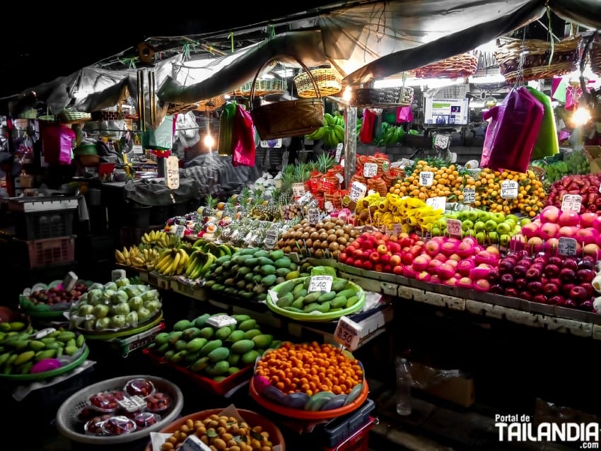 Mercado de Huai Khwang, productos frescos en Bangkok