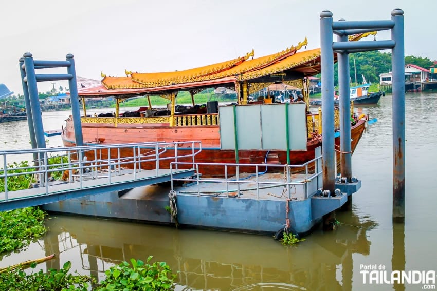 Muelle al Wat Daeng Thammachat en Nonthaburi