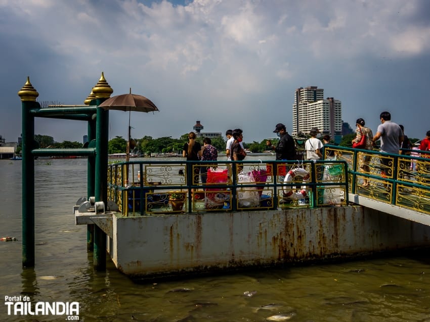 Muelle en el río Chao Phraya