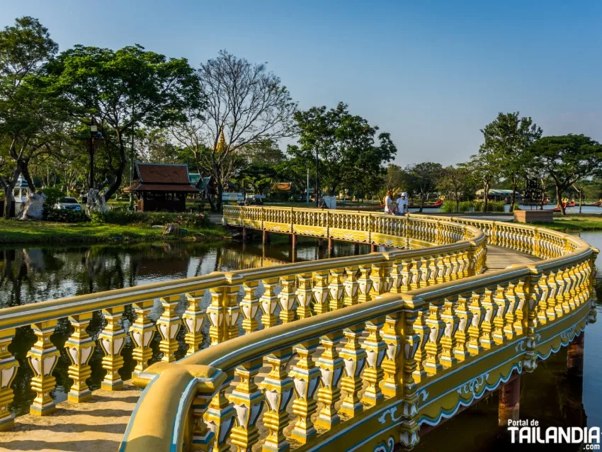 Puente de acceso al santuario