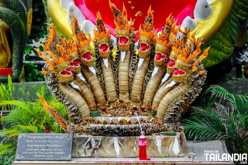 Serpientes Naga en templo de Nonthaburi