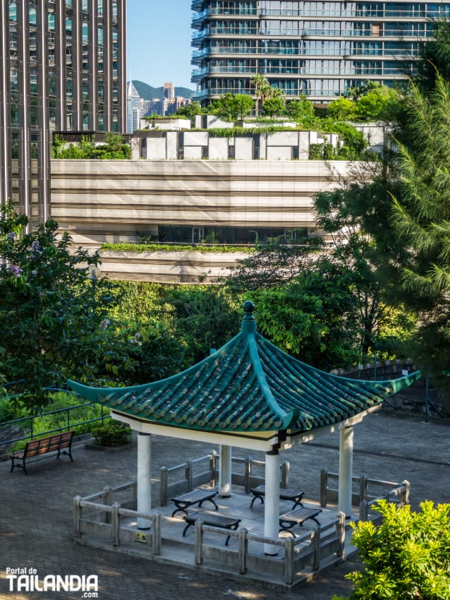 Visitando Signal Hill Garden en Hong Kong