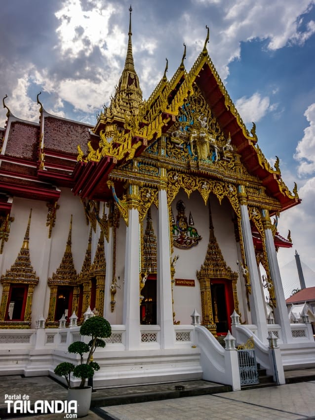 Visitando Wat Devaraj Kunchon de Bangkok