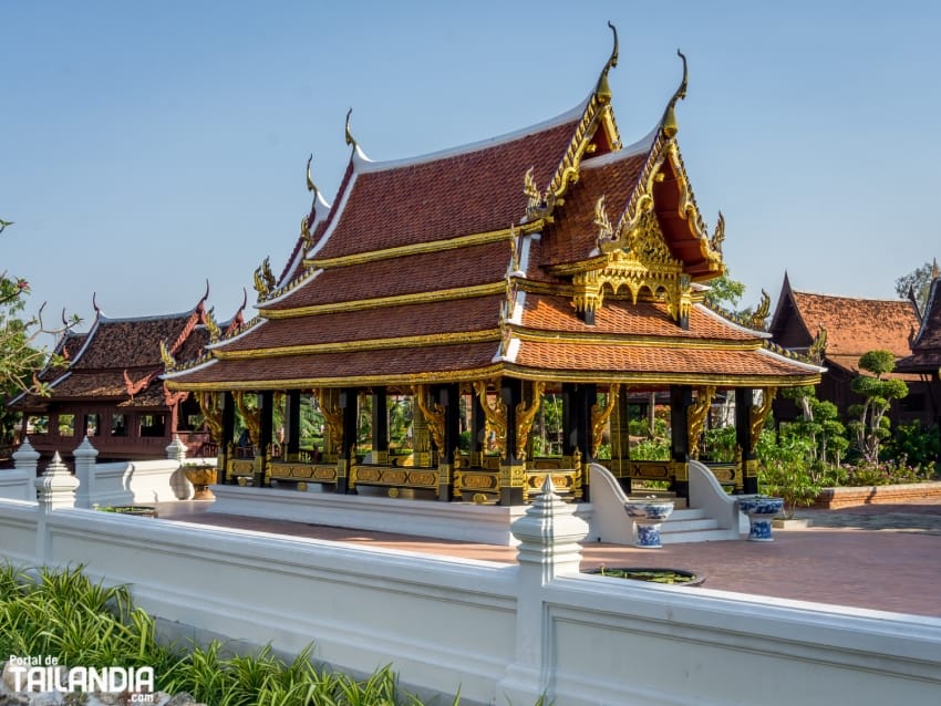 Visitando el Sanphet Prasat en Muang Boran
