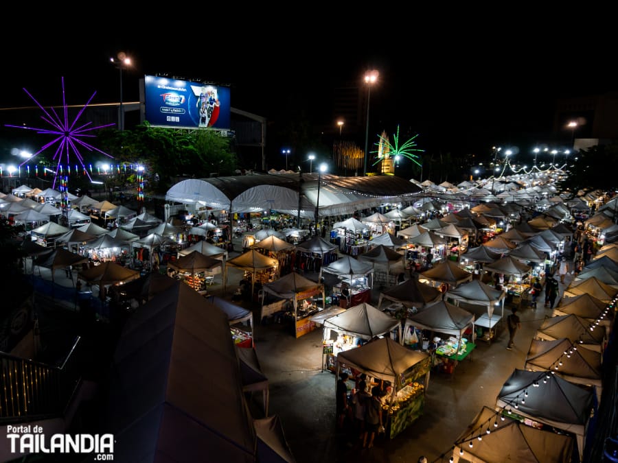Mercado Nocturno de Ramkhamhaeng en Bangkok