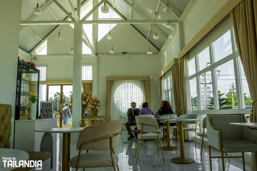 Salón de la cafetería de Buriland