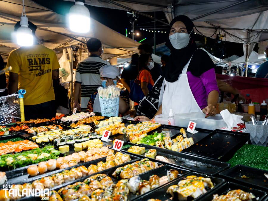 Sushi en el mercado nocturno de Ramkhamhaeng