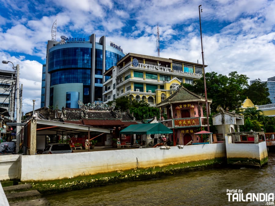 Templo chino en Talad Noi de Bangkok