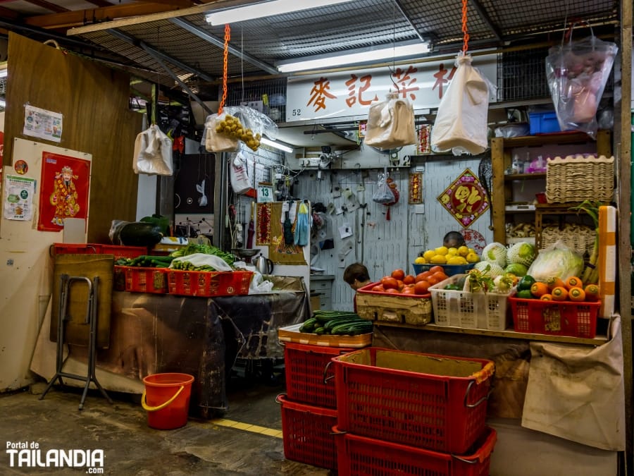Comprando fruta en Haiphong Road Hong Kong