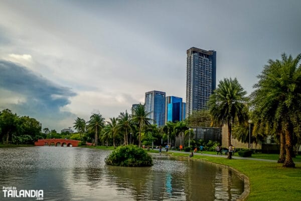Parque Chatuchak en el norte de Bangkok Parque Chatuchak en el norte de Bangkok