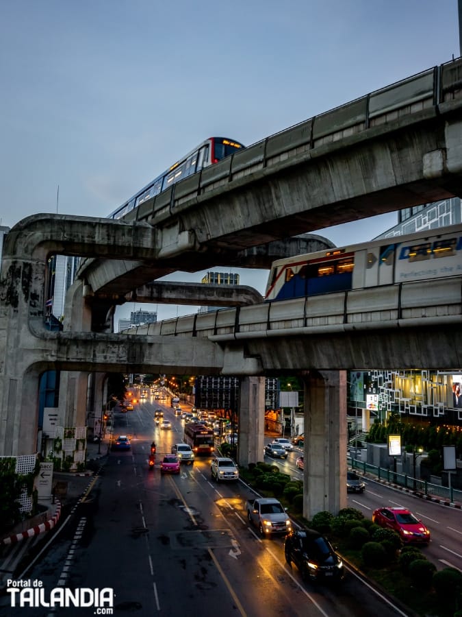 Trenes Skytrain BTS en Siam Bangkok