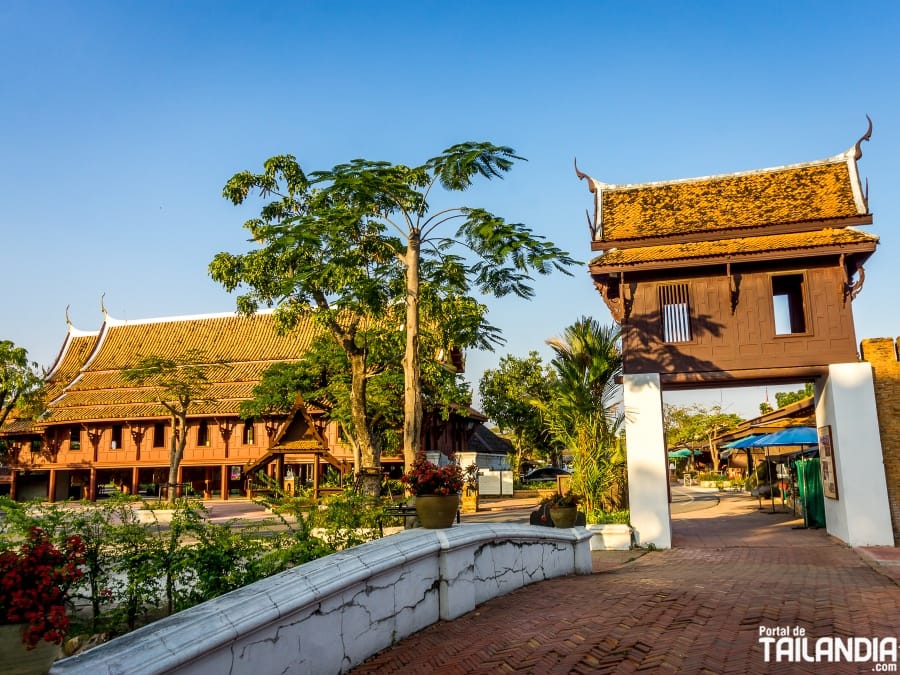 Acceso al palacio del Rey Tigre en Ancient Siam