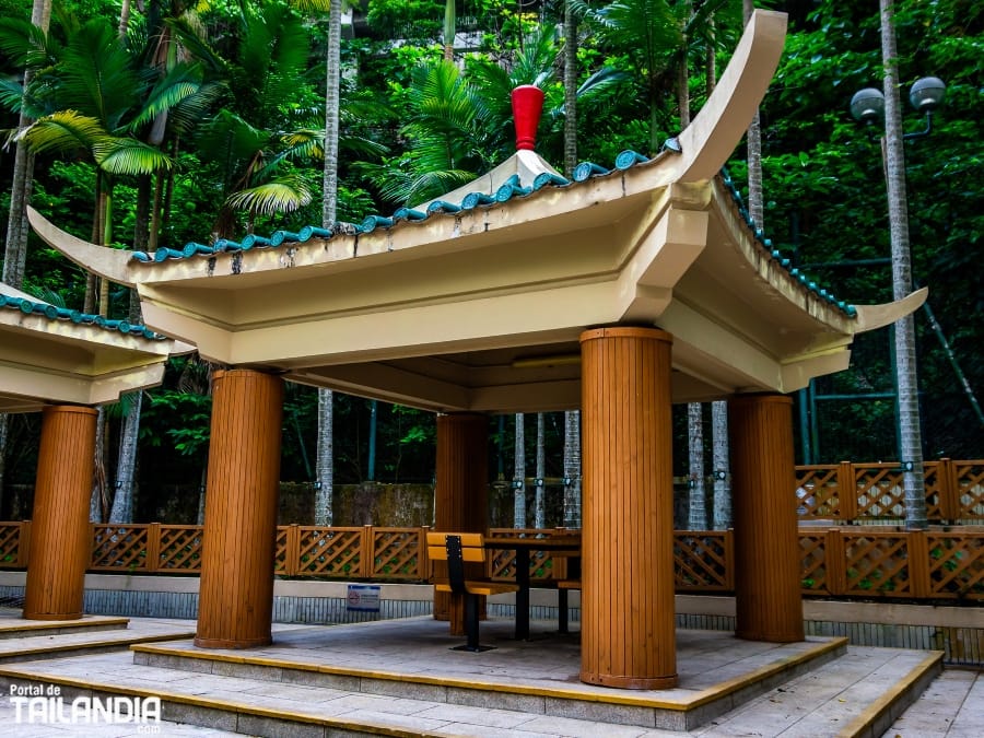 Alrededores del templo de la isla de Hong Kong