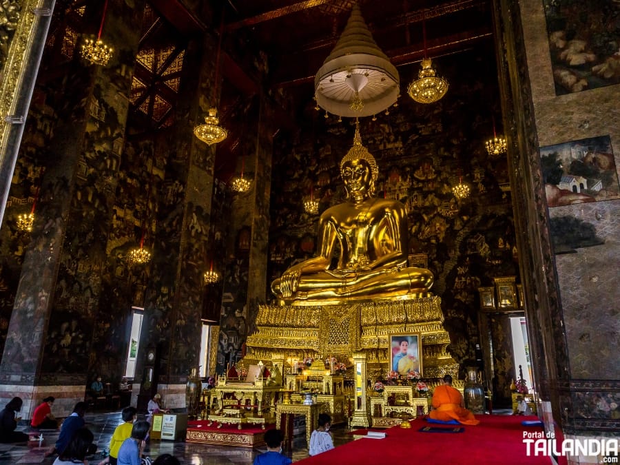 Buda interior del templo Wat Suthat de Bangkok