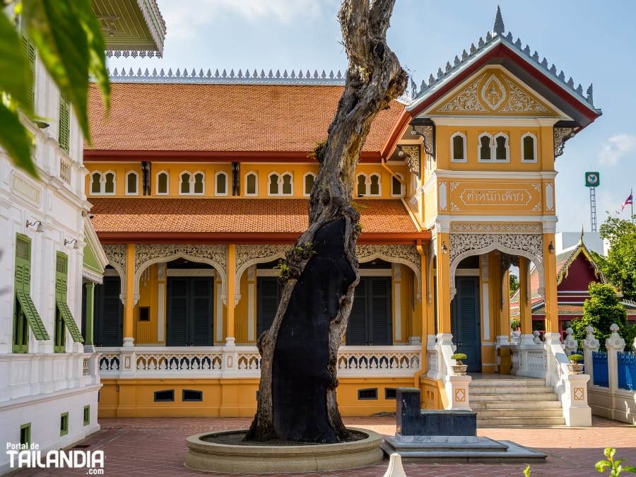 Paseando por el templo ceraca de Khao San road