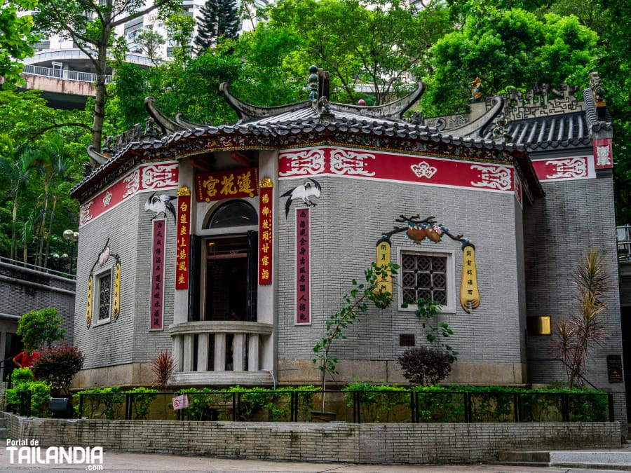 Templo Lin Fa Kung, un santuario entre rascacielos de Hong Kong