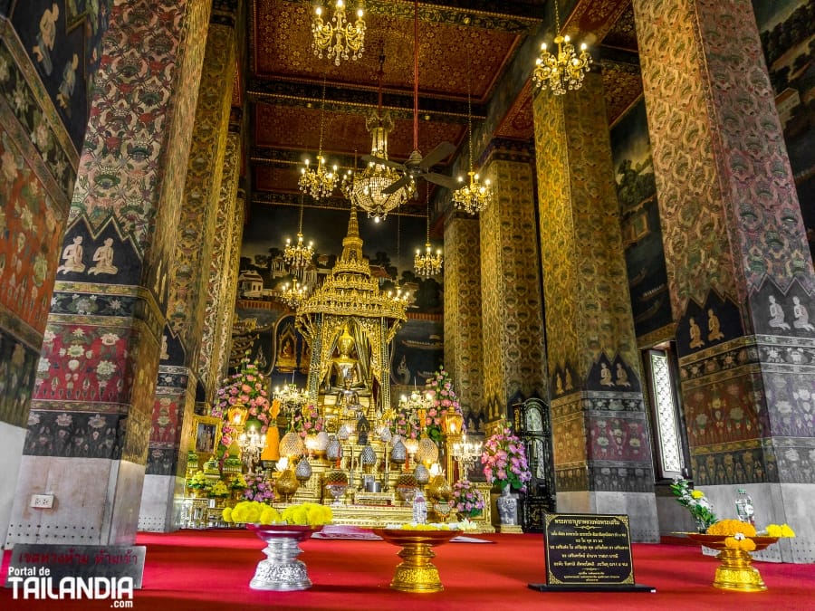 Buda del interior Wat Pathum Wanaram de Bangkok