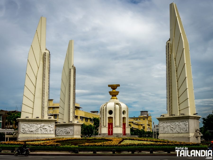 Fotografiando el monumento a la democracia en Bangkok