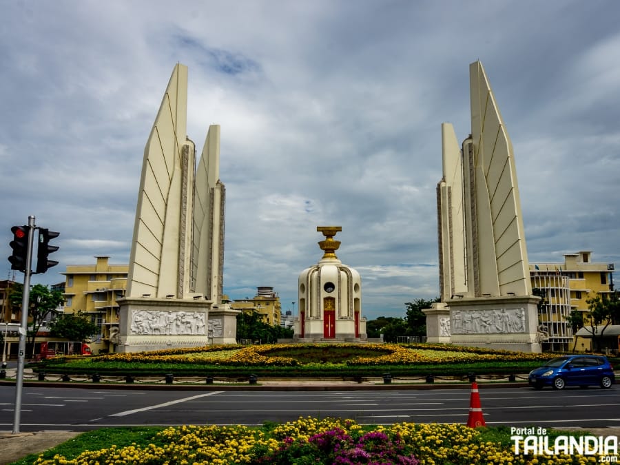 Jardines del alrededor del monumento