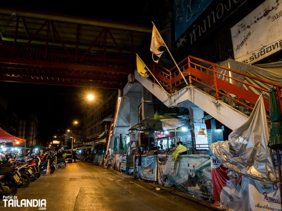 Explorando el mercado nocturno de Warorot