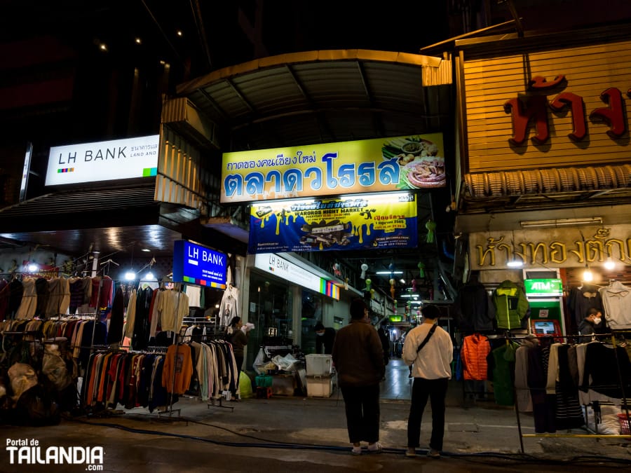Mercado Warorot de noche en Chiang Mai