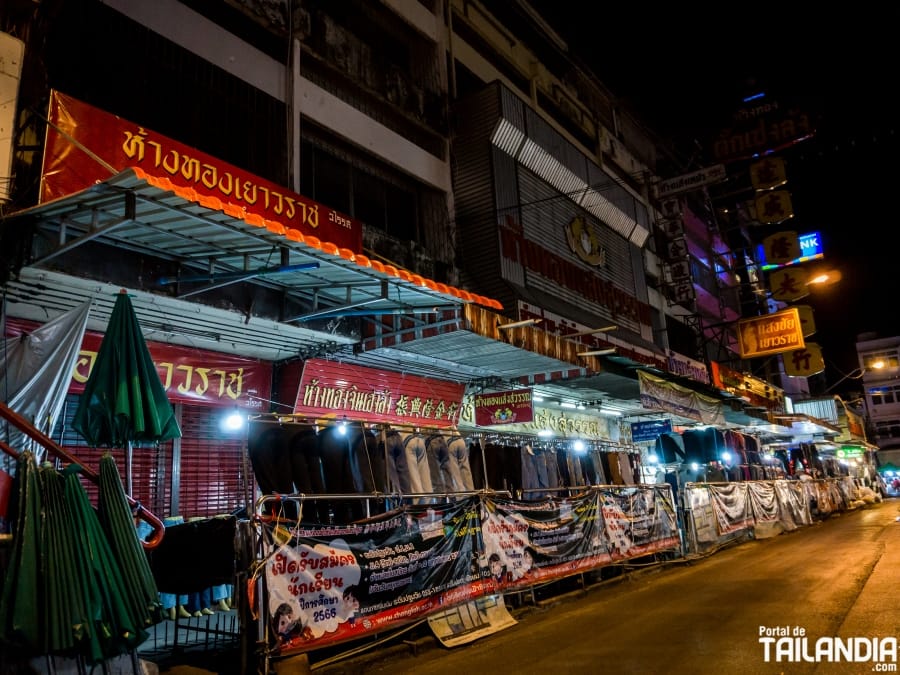 Paseo nocturno por el mercado de Warorot en Chiang Mai