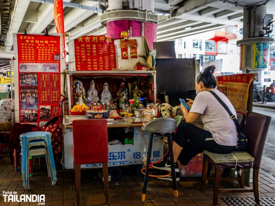 Tarotistas de Hong Kong que leen el futuro