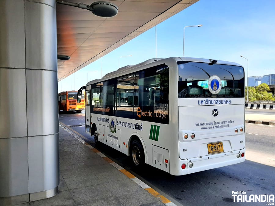 Transporte público para llegar a estación de tren