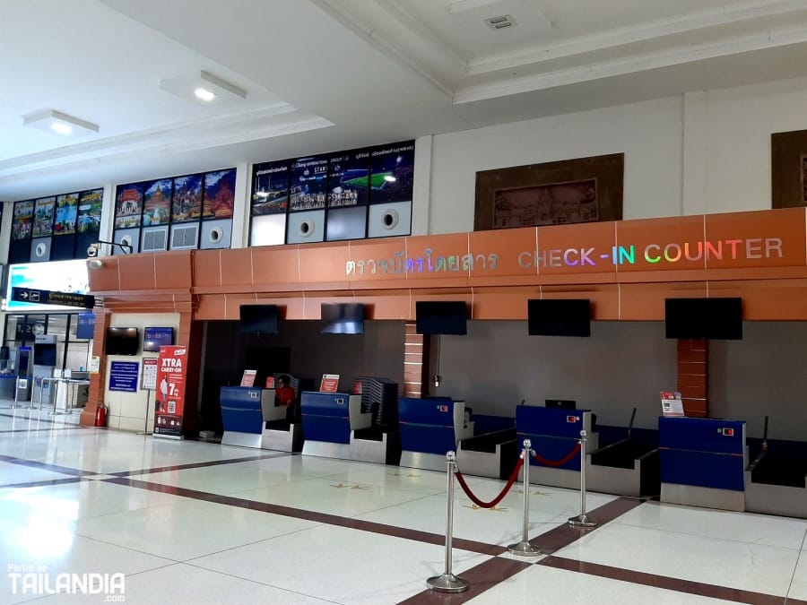 Interior del aeropuerto de Buriram