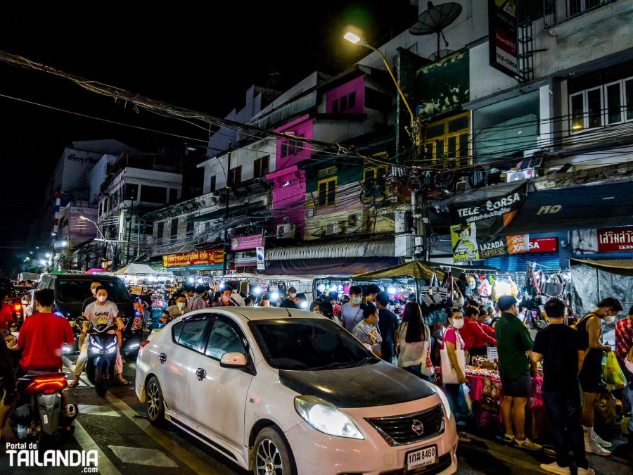 Mercado de Sampeng de noche en Bangkok