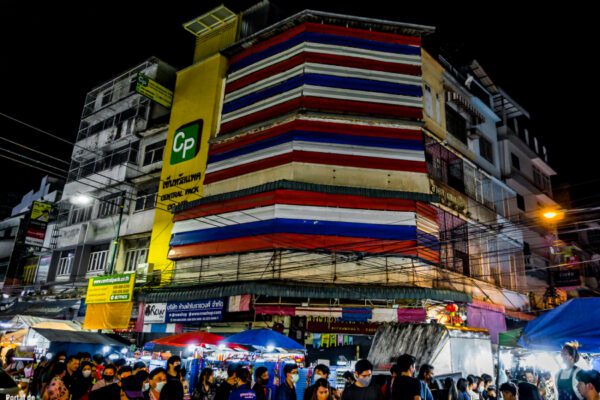 Sampeng Market de noche, el mercado de las gangas de Bangkok